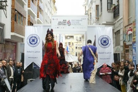 ‘Güneş Nemrut’tan doğar’ defilesi Rus kültürüyle buluştu