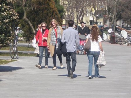 Güneşi Gören İstanbullular Sahile Akın Etti