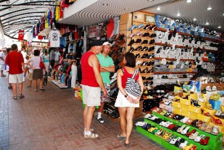 Güneşli Hava Esnafın Yüzünü Güldürdü