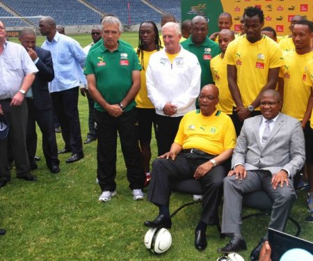 Güney Afrika lideri, Afrika Milli Kupası öncesi topa vurdu