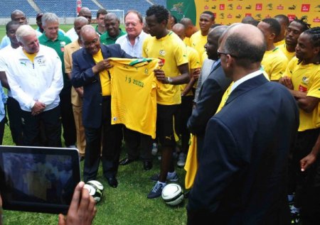 Güney Afrika lideri, Afrika Milli Kupası öncesi topa vurdu