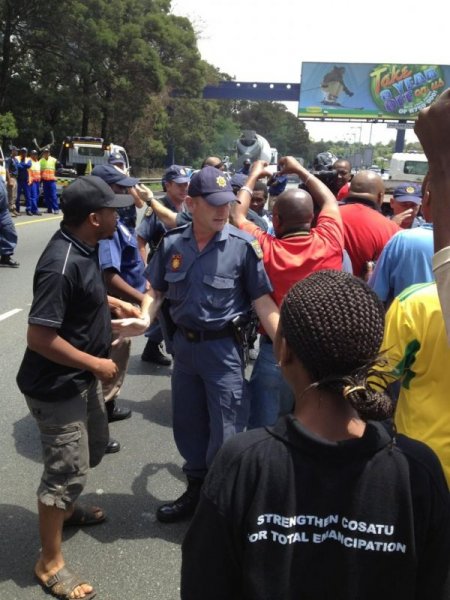 Güney Afrika’da sürücüler paralı otobanı protestosu etti