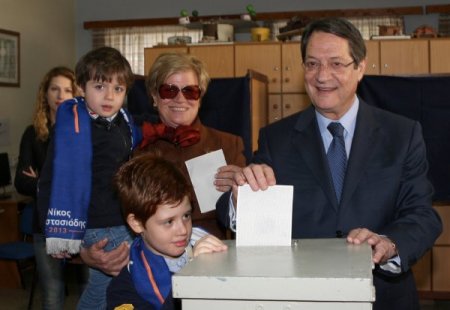 Güney Kıbrıs'ta başkanlık seçimlerinin ikinci turu Pazar günü gerçekleştirilecek