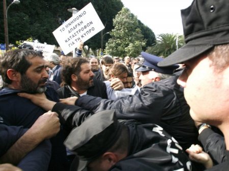 Güney Kıbrıs'taki eylemlerin ardı arkası kesilmiyor
