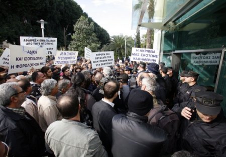 Güney Kıbrıs'taki eylemlerin ardı arkası kesilmiyor