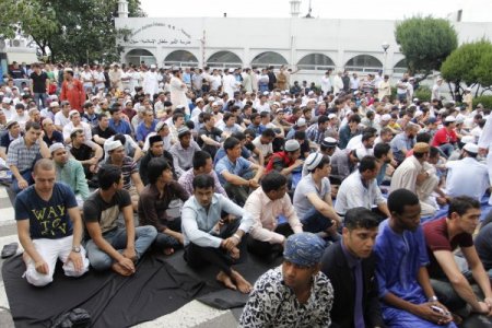 Güney Kore’deki Müslümanlar Bayram Namazında Bir Araya Geldi