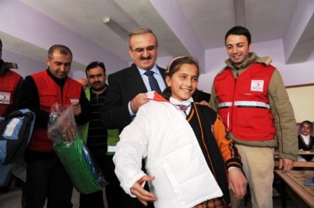 Güney Kore'den Depremzedelere Giyecek Yardımı