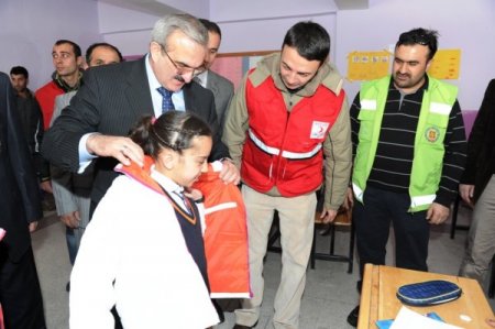 Güney Kore'den Depremzedelere Giyecek Yardımı