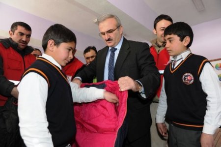 Güney Kore'den Depremzedelere Giyecek Yardımı