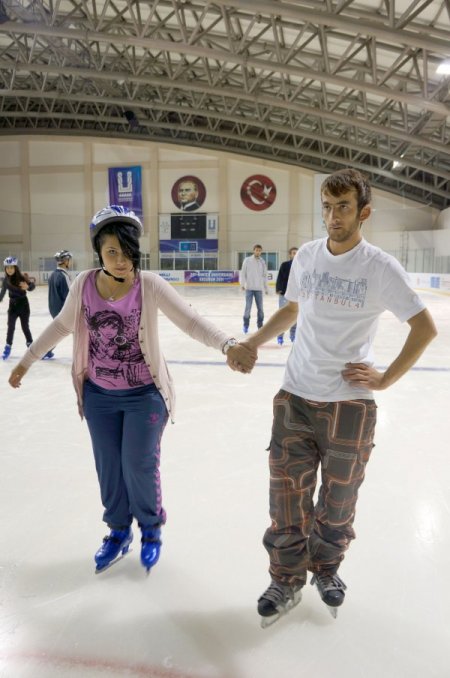 Güneydoğu Ve Karadeniz'den Öğrenciler, Buz Pateninin Zevkini Çıkardı