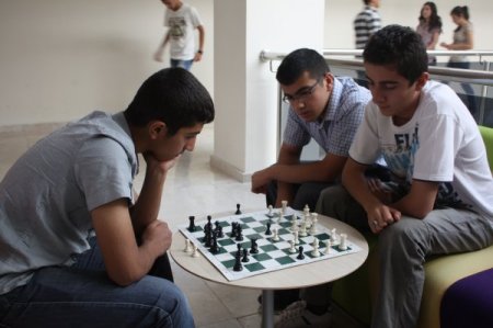 Güneydoğulu 400 Öğrenci Zirve'de Dil Öğreniyor, Spor Yapıyor