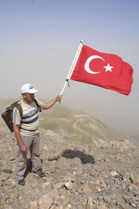 Güneydoğu’nun Kavurucu Sıcaklığında Renkli Zirve Tırmanışı