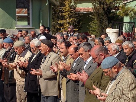 Güneysınır’da Hacı Adayları Dualarla Uğurlandı