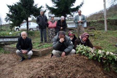 Güngör Karaman'ın Ailesi, Hergün Çocuklarının Mezarında Göz Yaşı Döküyor