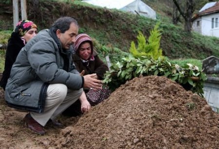 Güngör Karaman'ın Ailesi, Hergün Çocuklarının Mezarında Göz Yaşı Döküyor