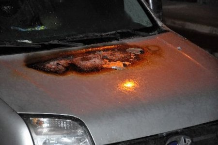 Güngören'de 3 Otomobil Kundaklandı