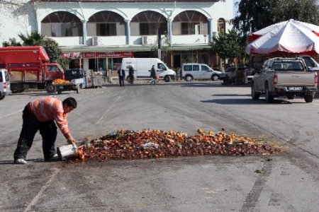 Günlerdir Toplanmayan Çöpler Hal Esnafının Tepkisine Neden Oluyor