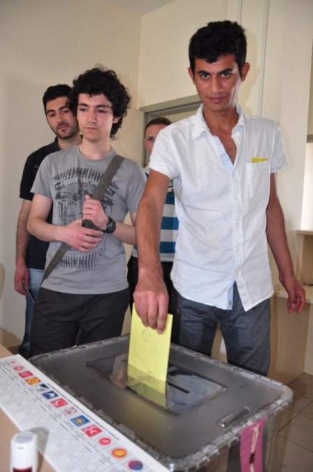 Gurbetçiler Kilometrelerce Yol Kat Edip Kapıkule’de Oy Kullandı