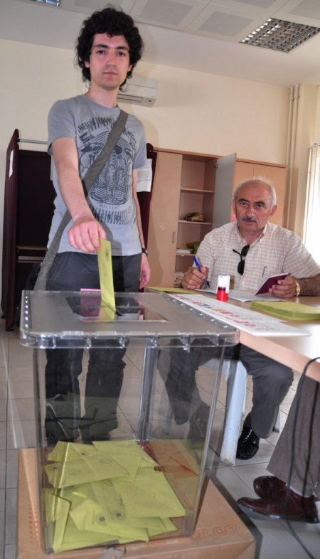 Gurbetçiler Kilometrelerce Yol Kat Edip Kapıkule’de Oy Kullandı