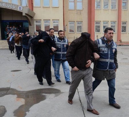 Gurbetçilerin arazilerini tapu kayıtlarını değiştirerek satan şebeke çökertildi