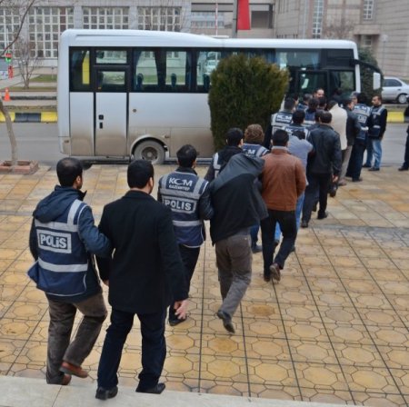 Gurbetçilerin arazilerini tapu kayıtlarını değiştirerek satan şebeke çökertildi
