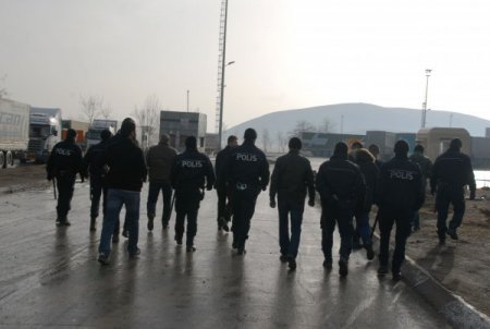 Gürbulak'ta Rüşvet Ve Kaçakçılık Operasyonu: 40 Gözaltı (3)