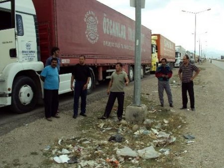 Gürbulak'ta Tır Kuyruğu 15 Kilometreyi Geçti