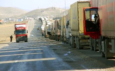 Gürbulak'ta Tır Kuyruğu 7 Kilometreyi Aştı
