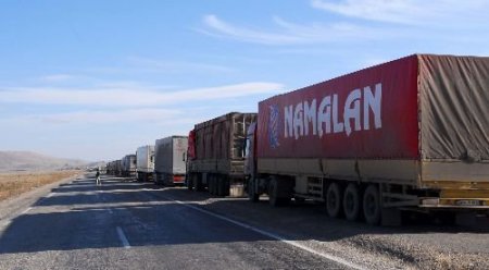 Gürbulak'ta Tır Kuyruğu 7 Kilometreyi Aştı