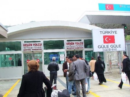 Gürcistan'a pasaportla ücretsiz geçiş artık 15 lira oldu