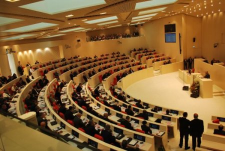 Gürcistan’ın yeni parlamentosu çalışmalara başladı