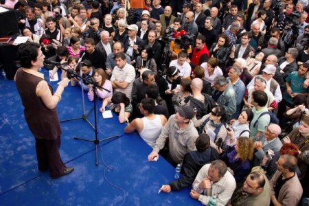 Gürcü Muhalefeti, Saakaşvili’yi Devirmek İçin Yeterli Kalabalığı Toplayamadı