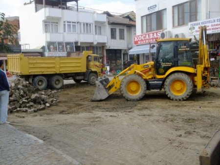 Güre'de Meydan Düzenleme Ve Yenileme Çalışmaları Devam Ediyor