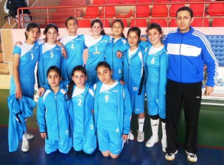 Güroymaklı kızlar bölge birincisi oldu