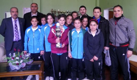 Güroymaklı kızlar bölge birincisi oldu