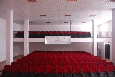 Güroymak’ta belde okuluna tiyatro salonu yapıldı