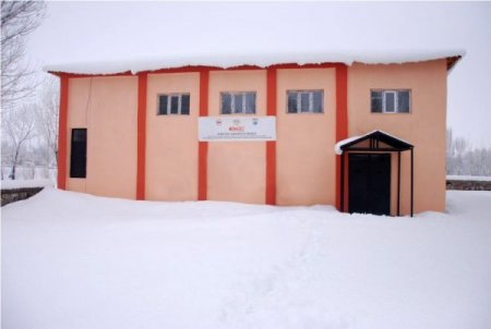 Güroymak’ta belde okuluna tiyatro salonu yapıldı