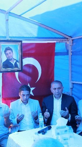 Gürsel Tekin, eylemde ölen gencin ailesine taziye ziyaretinde bulundu