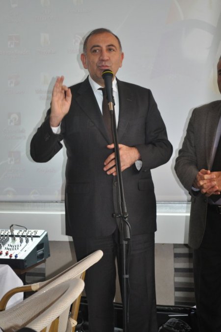 Gürsel Tekin, muhtarlarla bir araya geldi