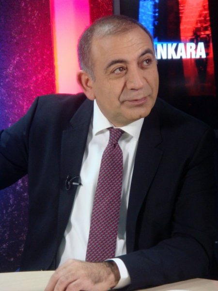 Gürsel Tekin, ‘siyasetin Kirliliği’ Kitabını Yazıyor