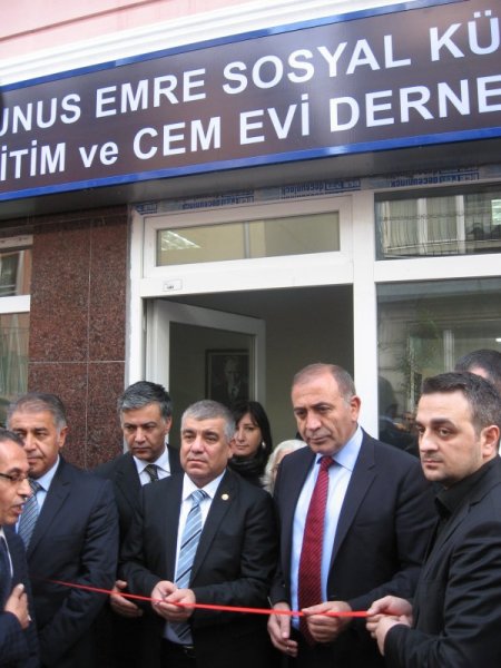 Gürsel Tekin: Her CHP'li potansiyel olarak her yere adaydır