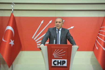 Gürsel Tekin: Her şeyi bir yere bağlayıp olayı kamufle etmek akıl tutulmasıdır
