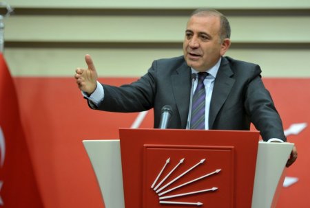 Gürsel Tekin: Her şeyi bir yere bağlayıp olayı kamufle etmek akıl tutulmasıdır