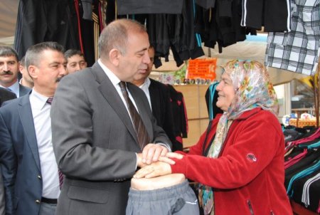 Gürsel Tekin: İktidar, insanlarda Sevgililer Günü kutlayacak derman bırakmadı