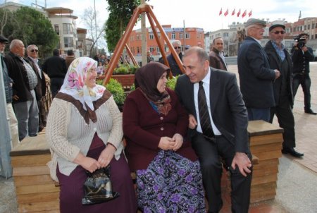 Gürsel Tekin: İktidar, insanlarda Sevgililer Günü kutlayacak derman bırakmadı