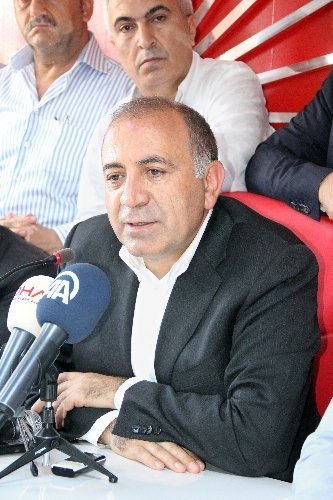 Gürsel Tekin: Siyasetçilerin dillerine 'ayar' vermesi gerek