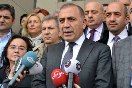 Gürsel Tekin'den Muammer Güler ve Kadir Topbaş hakkında suç duyurusu