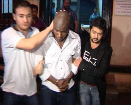 Güven Timleri'ne Uyuşturucu Satmaya Çalışan Somalili Yakalandı