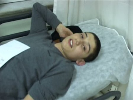 Güvenlik görevlisi, çekim yapan gazeteciye biber gazı sıktı