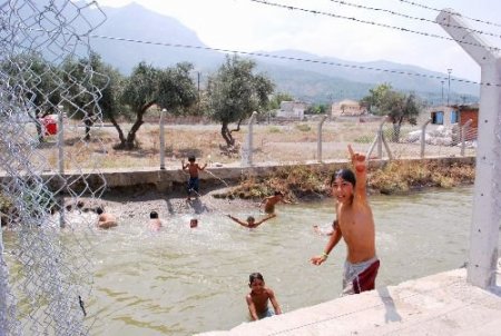 Güvenlik Önlemleri Çocukları Kanallara Girmekten Vazgeçirmiyor
